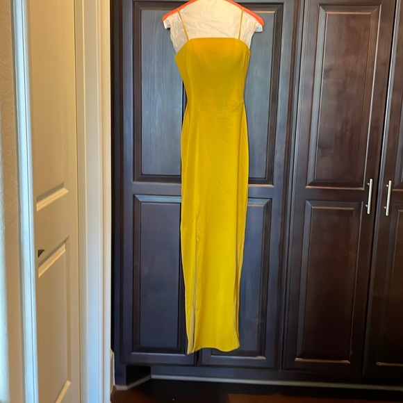 Formal gown - Picture 1 of 1